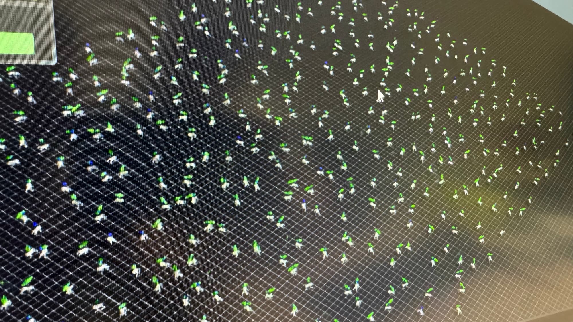 Des dizaines de copies du robot s'entraînent en parallèle en simulation.